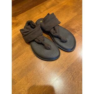 Woman’s Sanuk sandals size 6 brown